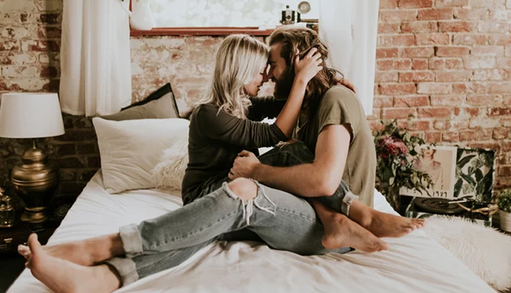 relationship readiness hints,shift in behavior together,openness and vulnerability,interest in your past,sharing memories from past relationships,small commitments like staying overnight,active emotional engagement,interest in meeting your family,inviting you to meet her family,admission of relationship fears,consistently prioritizing time together,physical touch and intimacy