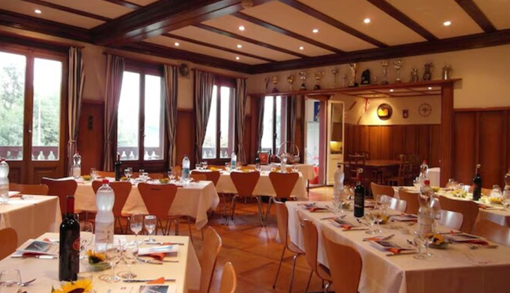 रेस्तरां को लेकर दिल्ली हाईकोर्ट का बड़ा फैसला, अब खाने के बिल के साथ नहीं देना पड़ेगा सर्विस चार्ज