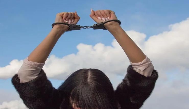 weird news,weird couple,couple sex on beach,philippines family beach