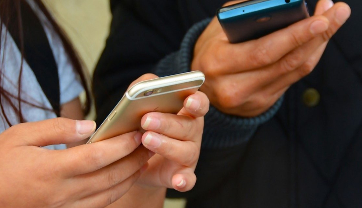 sexting is kind of cheating,sexting,relationship tips,couple tips