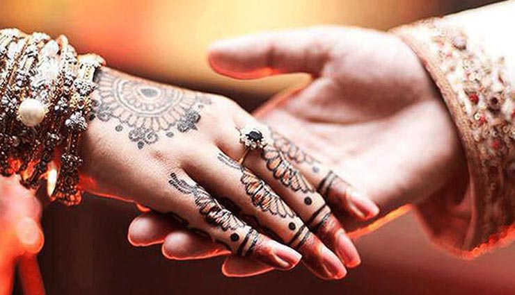 युवती ने चाक़ू की नोंक पर मनवाई पुलिस से शादी की बात, रात को एक बजे खुलवानी पड़ी मस्जिद