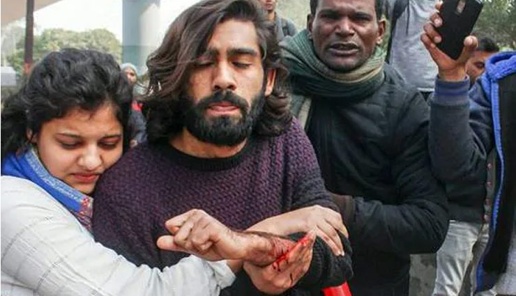 जामिया में जिस छात्र को लगी गोली,  जाने कौन है वह शख्स?
