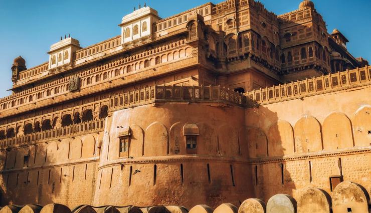 श्रेष्ठ पर्यटन स्थलों में शामिल है बीकानेर, धोरों के बीच बने महलों और हवेलियों को देखने का मोह छोड़ नहीं पाते पर्यटक bikaner tourist places,top attractions in bikaner,explore bikaner tourist spots,must-visit places in bikaner,bikaner travel guide,historical sites in bikaner,cultural attractions in bikaner,best sightseeing spots in bikaner,bikaner famous landmarks,tourism in bikaner rajasthan