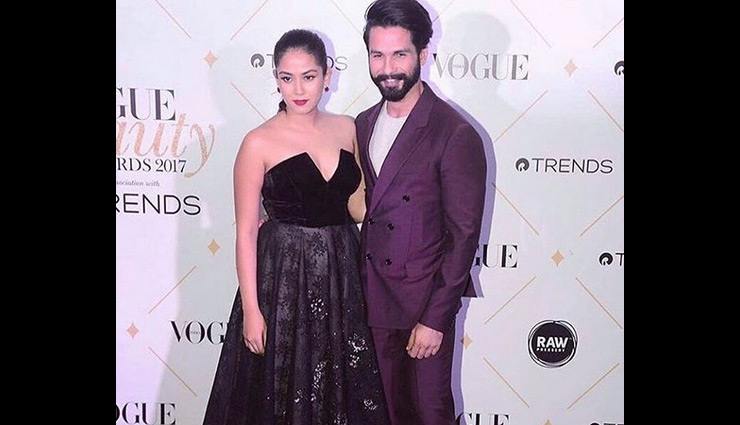 Vogue Beauty Award बॉलीवुड सितारों से सजी शाम, हर सितारा दिखा चमचमाता हुआ Aishwarya Rai Bachchan,amitabh bachchan,varun dhawan,karishma kapoor,shahid kapoor,disha patani,vogue magazine,fashion magazine,vogue beauty award,vogue fashion magazine