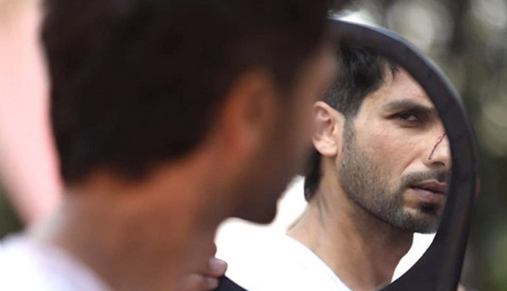 Shahid Kapoor’s intense look from ‘Kabir Singh’ has made us all excited for the film