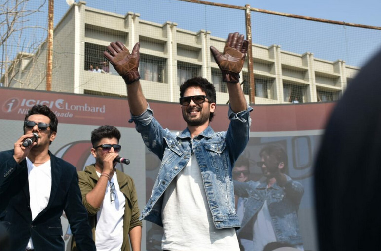 shahid kapoor,shahid kapoorbiker look,shahid kapoor pics,guinness world record for kids,largest human formation,kabir singh,entertainment news