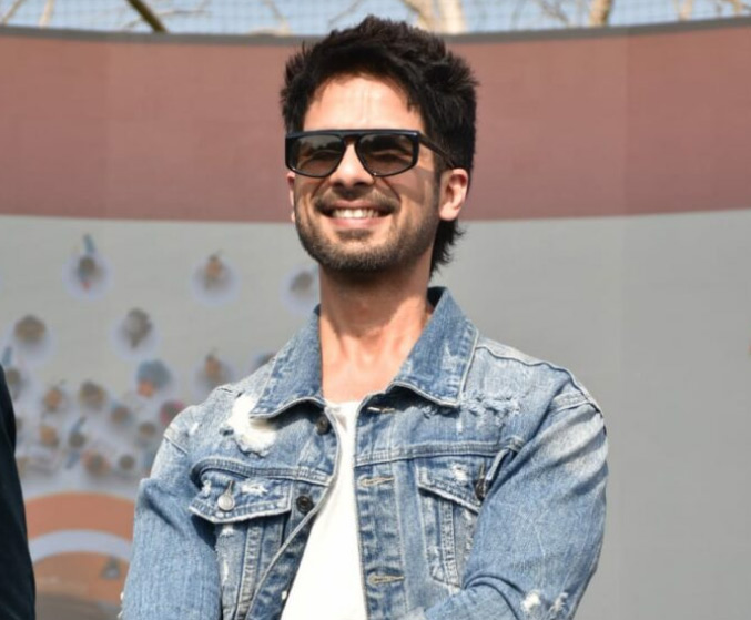 shahid kapoor,shahid kapoorbiker look,shahid kapoor pics,guinness world record for kids,largest human formation,kabir singh,entertainment news