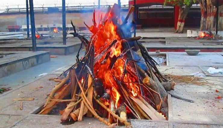 महिलाओं का श्मशान घाट में जाना होता है मना, जाने क्यों?