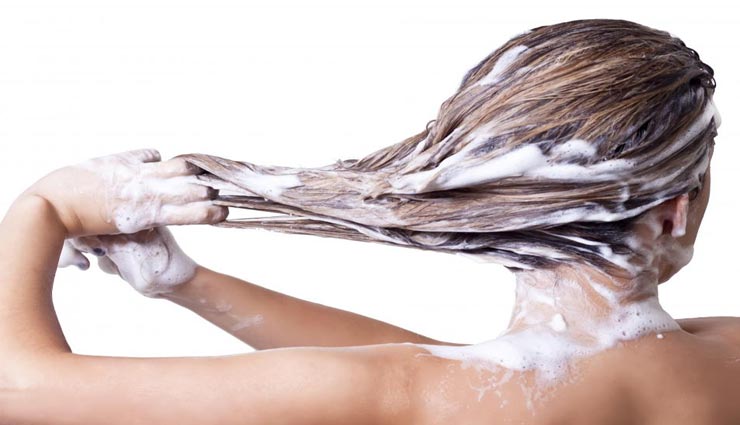 सता रही है बालों से जुडी समस्याएँ, शैंपू के साथ करें इन घरेलू चीजों का इस्तेमाल