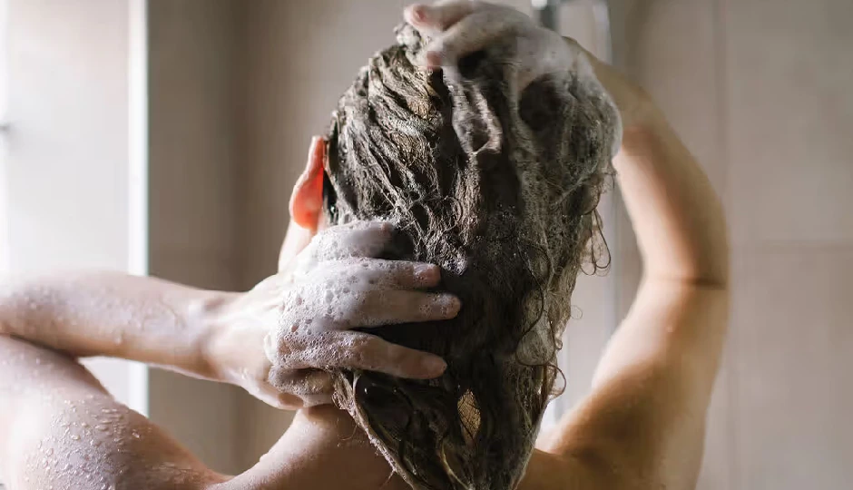 शैंपू से पहले लगाएं ये नैचुरल हेयर मास्क, बाल रहेंगे केमिकल्स के नुकसान से सुरक्षित और बनेंगे रेशमी-सॉफ्ट