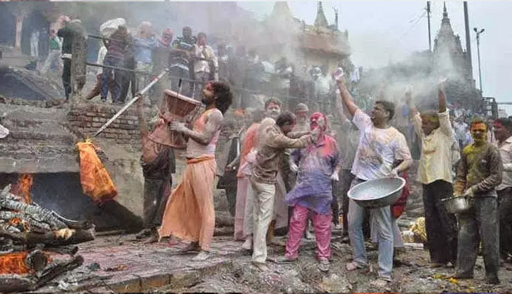 holi special 2019,weird holi,weird holi celebration,weird holi celebration in kashi,omg,omg story