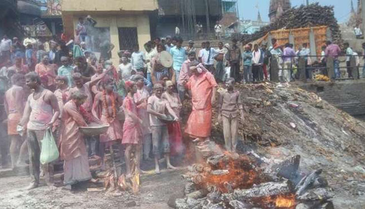 holi special 2019,weird holi,weird holi celebration,weird holi celebration in kashi,omg,omg story