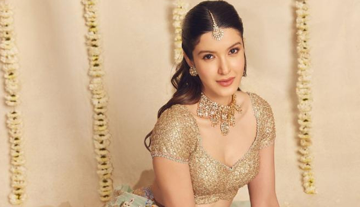 ananya panday,actress ananya panday,ananya panday figure,ananya slim,ananya movies,ananya films,shanaya kapoor,actress shanaya kapoor,guru randhawa,vibe music video