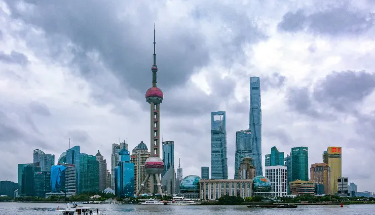the bund,oriental pearl tv tower,shanghai tower,huangpu river,yu garden,shanghai museum,nanjing road,zhujiajiao water town,shanghai disney resort,jade buddha temple,shanghai,tourist destinations to visit in shanghai,places to visit in shanghai
