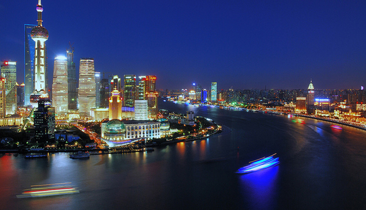 the bund,oriental pearl tv tower,shanghai tower,huangpu river,yu garden,shanghai museum,nanjing road,zhujiajiao water town,shanghai disney resort,jade buddha temple,shanghai,tourist destinations to visit in shanghai,places to visit in shanghai