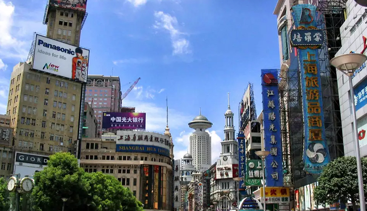 the bund,oriental pearl tv tower,shanghai tower,huangpu river,yu garden,shanghai museum,nanjing road,zhujiajiao water town,shanghai disney resort,jade buddha temple,shanghai,tourist destinations to visit in shanghai,places to visit in shanghai