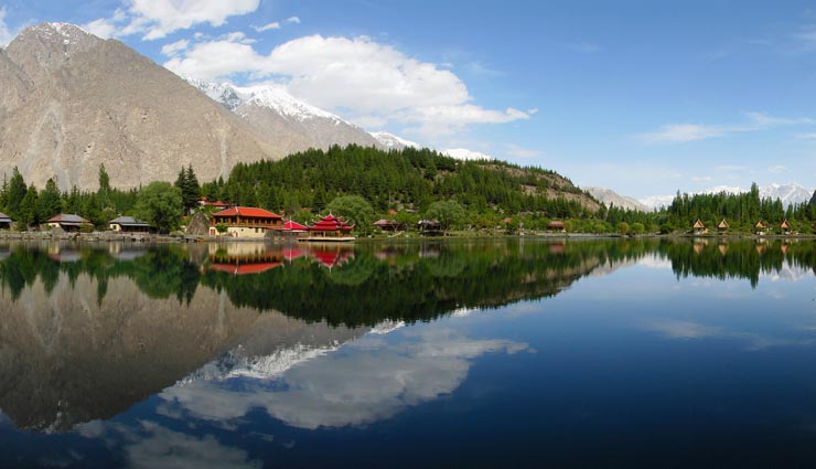 lakes,world beautiful lakes,dal lake,shangrila lake,five flower lake,matheson lake,plitvice lake