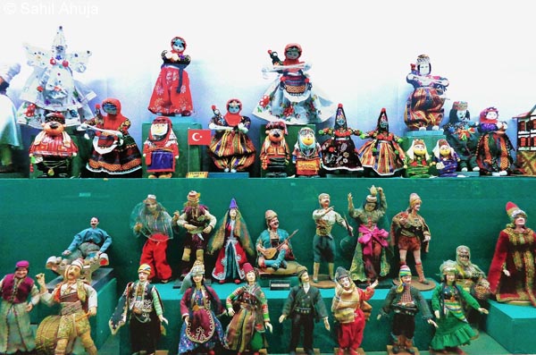 biggest museums,holidays,napier museum in thiruvananthapuram,shankar international doll museum,the price of whales museum,ahl heritage center and aerospace museum,travel ,म्यूजियम