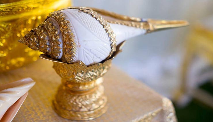 चाहते हैं बनी रहे सुख-समृद्धि, घर के मंदिर में जरूर रखें ये 5 चीजें astrology tips,astrology tips in hindi,happiness and money