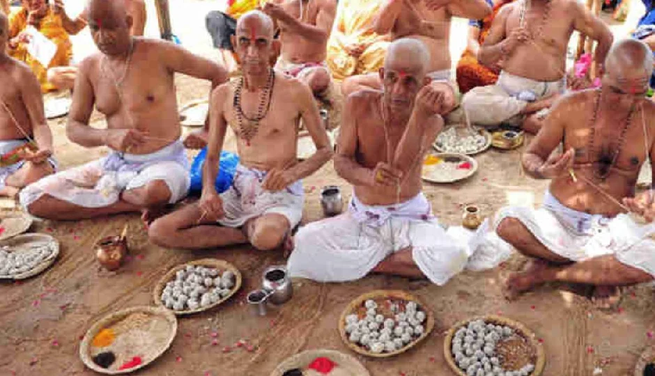 पितृलोक से जुड़े 7 संकेत, घर में नज़र आएं तो समझें पूर्वज हैं नाराज़, गरुड़ पुराण में उल्लेख