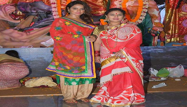 नवरात्रि स्पेशल : शरबनी मुखर्जी पहुंची दुर्गा पूजा पंडाल, किया माता डांस 