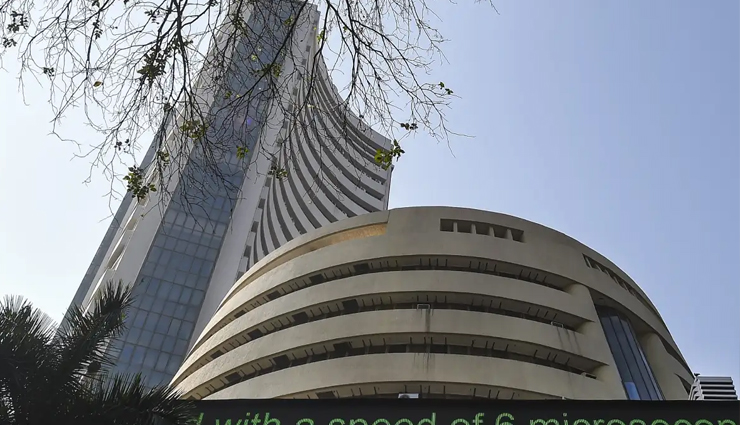 RBI MPC बैठक के नतीजों से पहले शेयर बाजार में दूसरे दिन भी गिरावट, सेंसेक्स 213 अंक टूटा, निफ्टी 23,603 पर बंद
