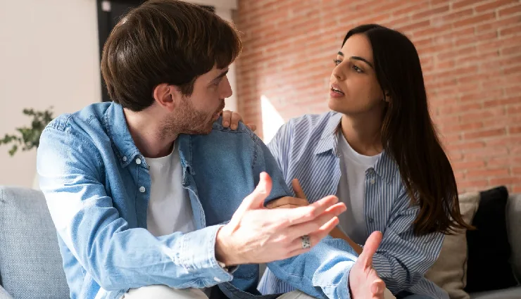 signs a girl likes you over text,how to know if a girl likes you texting,texting signs she likes you,does she like me over text,girl texting habits when she likes you,how to tell if she likes you through text,signs she is interested in you texting,how to read girl’s texts,relationship texting signs,subtle signs she likes you texting