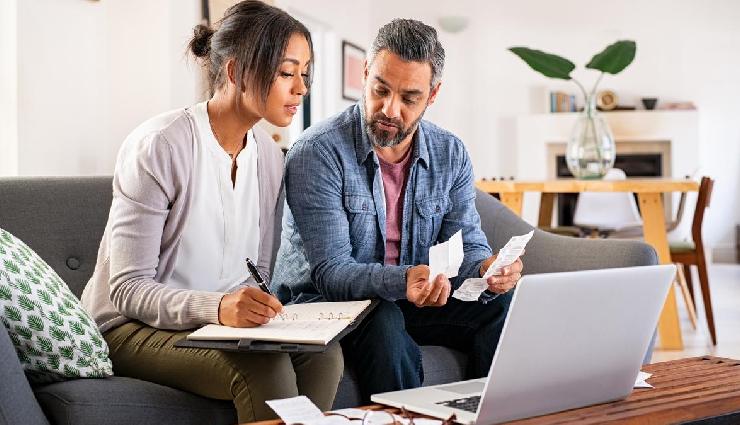 7 Rules To Follow When Sharing Expenses in a Relationship