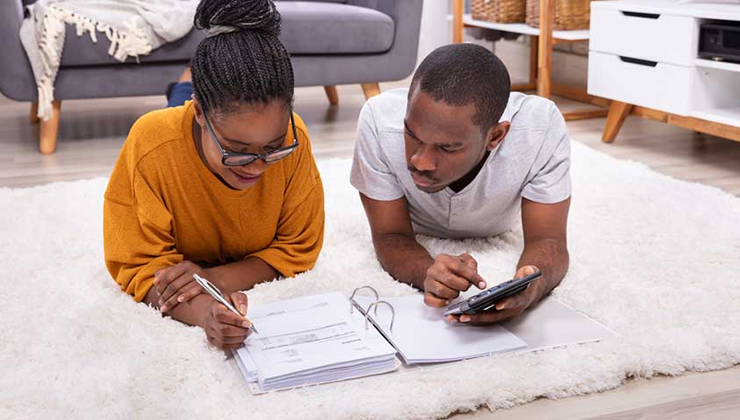 sharing expenses in relationship,managing joint finances,relationship financial tips,budgeting as a couple,couples sharing expenses,financial goals in relationship,fair expense sharing,financial transparency in relationships,managing money together,relationship money management,financial equality in relationships,expenses sharing tips for couples,how to split bills in a relationship