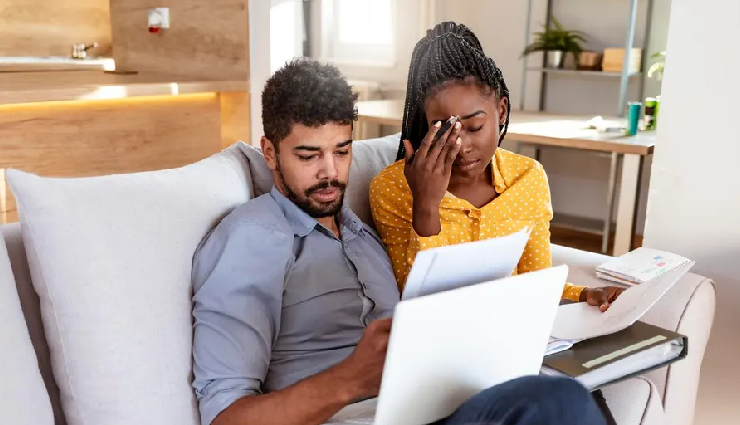 relationship expenses guidelines,financial transparency in relationships,setting boundaries in shared expenses,importance of discussing finances,positive money conversations in relationships,fair sharing system in relationships,flexibility in sharing expenses,regular financial check-ins in relationships