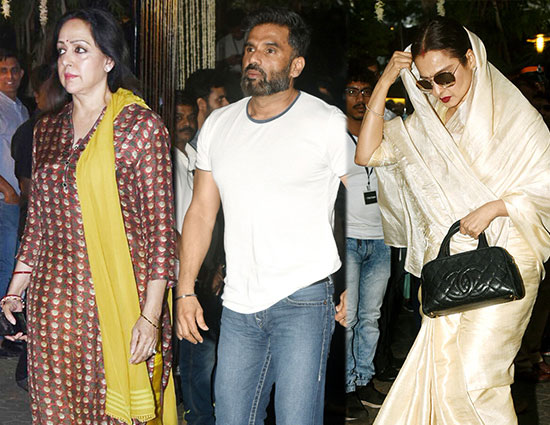 PHOTOS : शशि कपूर की प्रार्थना सभा में पहुंचीं बॉलीवुड की कई दिग्गज हस्तियां