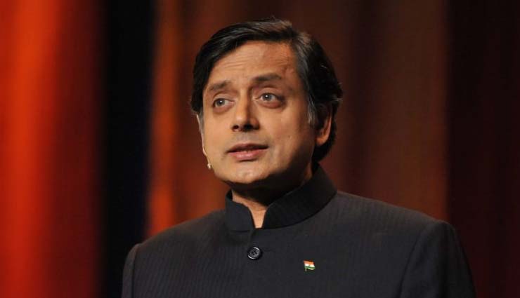 मोदी शिवलिंग पर चिपके बिच्छू की तरह हैं, जिसे न तो हटाया जा सकता, ना ही चप्पल से मारा जा सकता : शशि थरूर