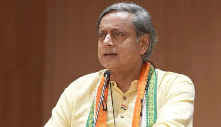 विदेश नीति पर थरूर की टिप्पणी को भाजपा का समर्थन, कांग्रेस भड़की, बोली - पीएम के चाटुकार न बनें