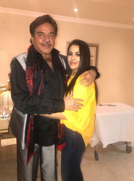 दुबई में संजय दत्त की बेटी त्रिशाला से मिले शत्रुघ्न सिन्हा, देखे तस्वीरे shatrughan sinha,bollywood,sanjay dutt,trishala,gossips,entertainment
