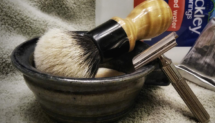 long-lasting shave,shaving hacks,extend shaving results,hot water shave prep,best shaving equipment,fresh blade every shave,slow shaving technique,coconut oil aftershave,tips for smooth shave,effective shaving tips