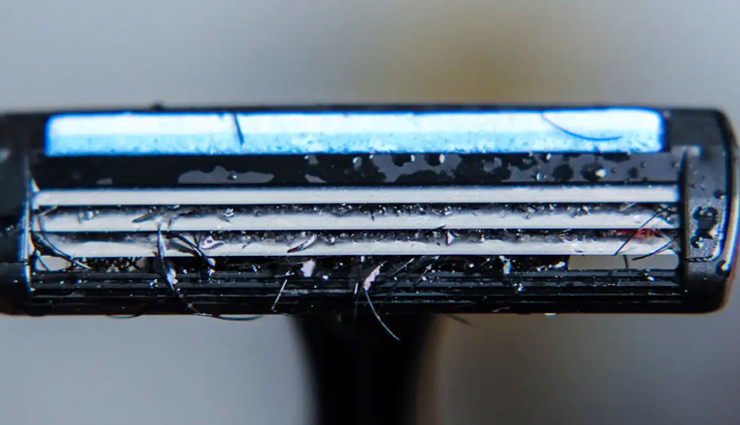 common shaving mistakes,shaving mistakes to avoid,proper shaving techniques,shaving tips for smooth skin,how to avoid razor burn,prepping skin for shaving,exfoliating before shaving,using shaving cream,pressure while shaving,disposable vs. quality razors,dry skin shaving issues,shaving direction,dull razor blades,cleaning razor blades,post-shave moisturizing,how to prep skin before shaving,benefits of exfoliating before shaving,why use shaving cream,problems with using disposable razors,shaving in the direction of hair growth,consequences of using dull blades,proper razor blade maintenance,best after-shave moisturizers,shaving tips to prevent ingrown hairs,common causes of razor bumps