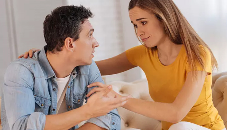 signs she loves you,how to know if she loves you,sure signs a girl loves you,does she love me,signs a woman is in love,how to tell if a girl loves you,love signs from a woman,signs she truly loves you,female love signals,relationship advice for men