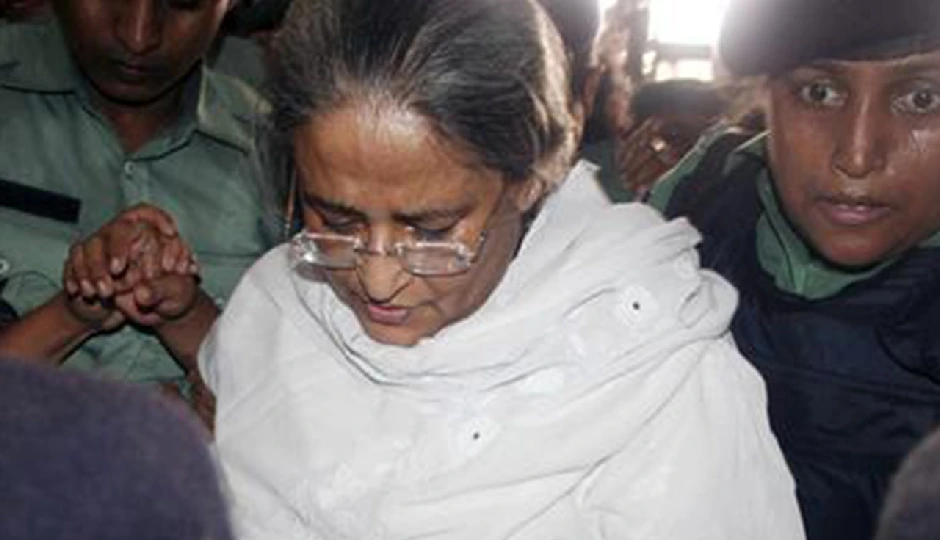शेख हसीना पर गिरफ्तारी की तलवार, बांग्लादेश की पूर्व प्रधानमंत्री के खिलाफ जारी हुआ वारंट, जानिए पूरा मामला