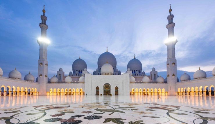 5 must visit places in uae,sheikh zayed mosque,abu dhabi,hajar mountains,jebel hafeet,dubai creek dhow rid,sharjah museum of islamic civilisation