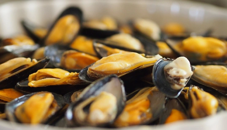 foods bad for skin,skin-damaging foods,acne-causing foods,diet and skin health,what not to eat for clear skin,dull skin causes,foods to avoid for glowing skin,skincare and nutrition