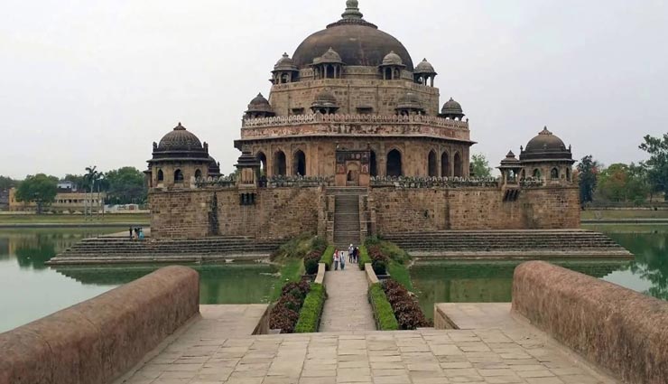 tourist places,indian tourist places,tombs of india,beautiful places