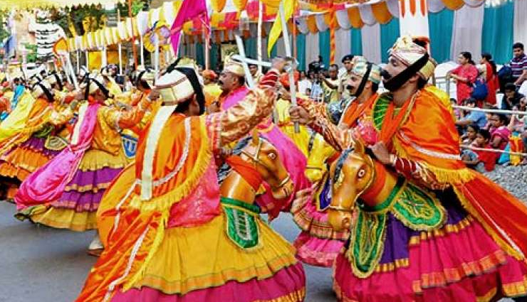 holi,types of holi,types of holi in india,phoolon ki holi,vrindavan and pushkar,royal holi,udaipur,lathmar holi,uttar pradesh,shigmo,goa,rang panchami,maharashtra,hola mohalla,punjab,dola utsav,odisha,travel,holi special