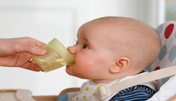 सर्दियों में बच्चों को होती हैं पानी की कमी, इन तरीकों से करें इसकी पहचान 