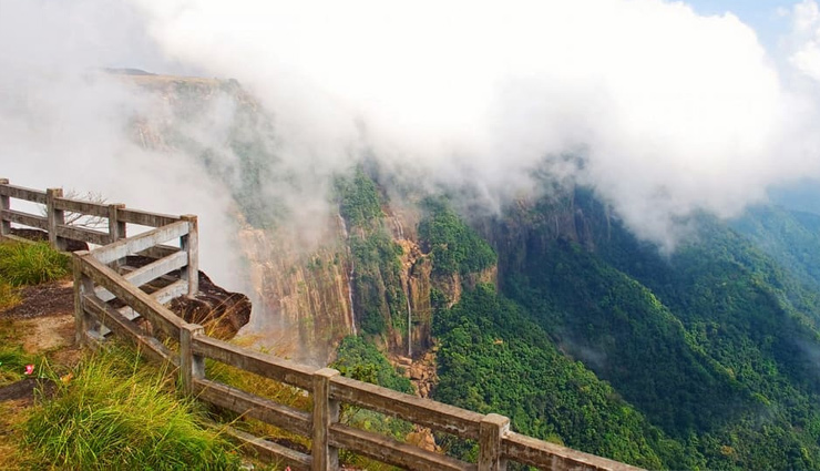 solo trip travel tips,tips for solo travel as a woman,solo traveler,my first solo trip,solo trip in india for girl,traveling solo to find yourself,travel,travel tips,holidays in india