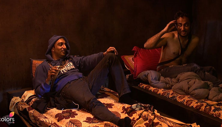 #BB11 Day 5 VIDEO - बिग बॉस में आया नया ट्विस्ट इन तीन को मिली कालकोठरी की सजा ! bigg boss 11,Salman Khan,bigg boss 11 updates,bigg boss 11 day 5,Shilpa Shinde,akash dadlani,zubair khan,kalkothri