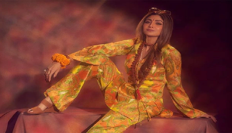 शिल्पा शेट्टी ने ज़ीनत अमान के ‘दम मारो दम’ लुक के साथ 70 के दशक का जादू लौटाया