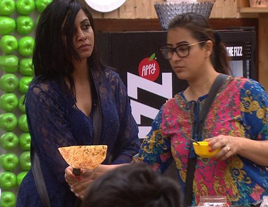 बिग बॉस 11 : शिल्पा शिंदे के साथ अपने रिश्तें को लेकर अर्शी खान ने बोली इतनी बड़ी बात