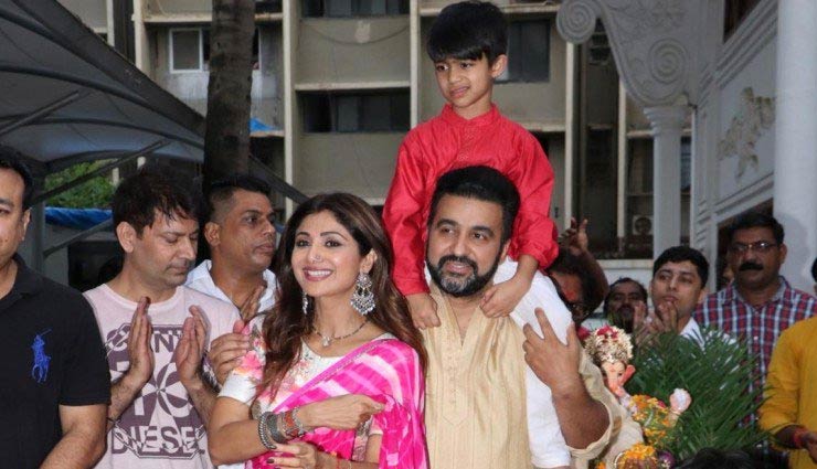 शिल्पा शेट्टी ने बप्पा का किया विसर्जन, ढोल-नगाड़ों की धुन पर पति राज संग जमकर झूमीं, तस्वीरे और वीडियो ganesh chaturthi 2018,bollywood,Shilpa Shetty,raj kundra,ganesh puja,ganesh festival,bollywood