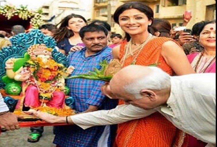 पिछले साल इन बॉलीवुड सितारों ने गणेश चतुर्थी का ऐसे मनाया था जश्न, सोशल मीडिया पर शेयर की थी तस्वीरे ganesh chaturthi 2018,bollywood,ganesh puja