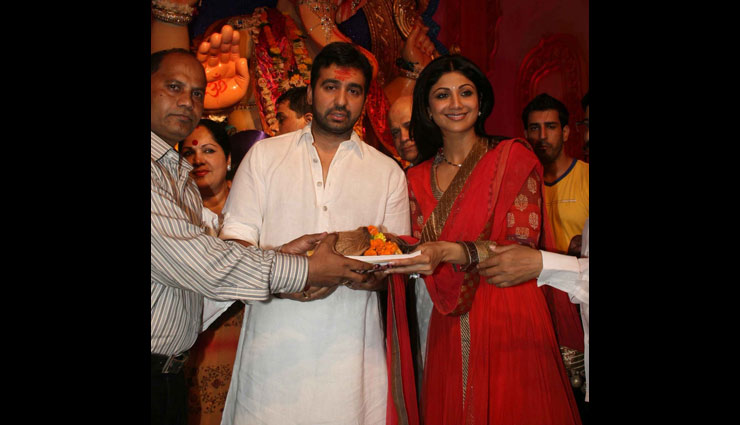 Ganesh Chaturthi 2018 :  गणपति जी की भक्त शिल्पा शेट्ठी माथा टेकने पहुंची 'लालबागचा राजा', वीडियो